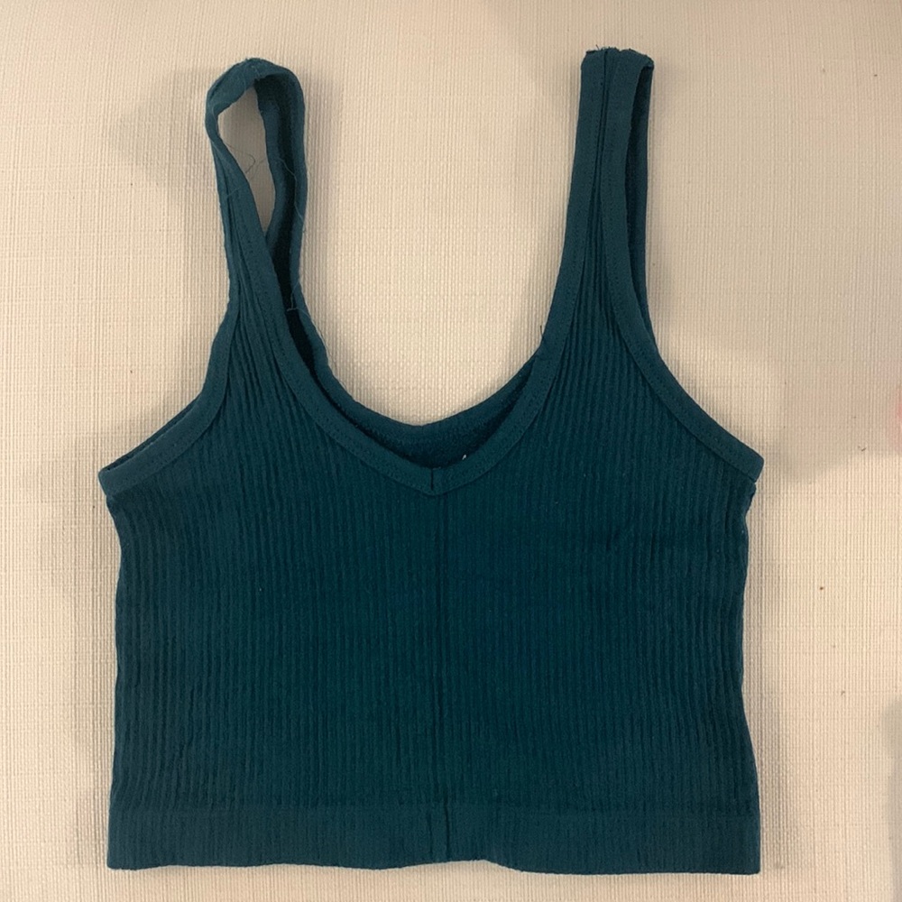 Ribbed fitted tank